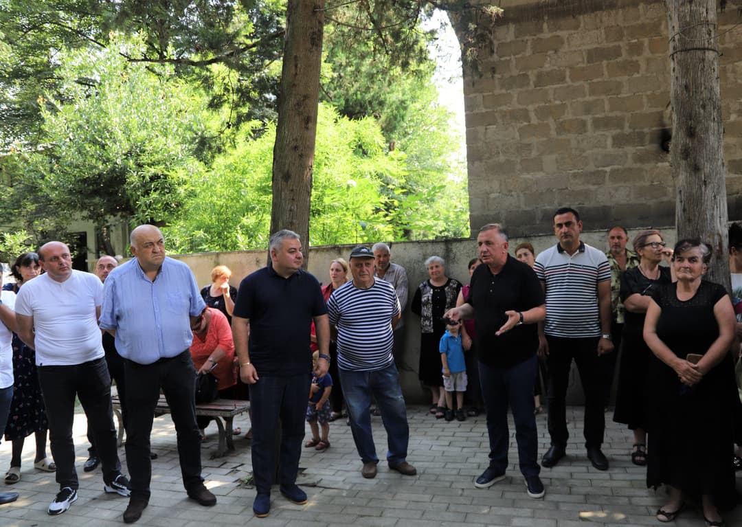 ხელისუფლების წარმომადგენლებმა თერჯოლის მუნიციპალიტეტში მიმდინარე და დასრულებული ინფრასტრუქტურული პროექტები დაათვალიერეს