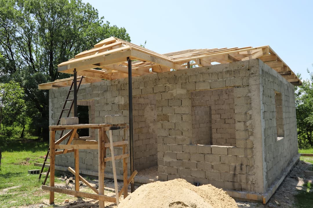 თერჯოლის მუნიციპალიტეტში სოციალურად შეჭირვებული ათი ოჯახისათვის სახლების მშენებლობა მიმდინარეობს