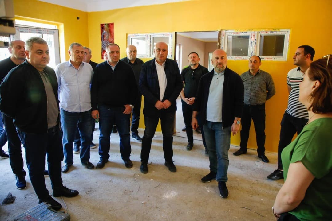 ილია ბეგიაშვილი და შოთა კაკაბაძე თერჯოლაში მუნიციპალიტეტის მერს შეხვდნენ