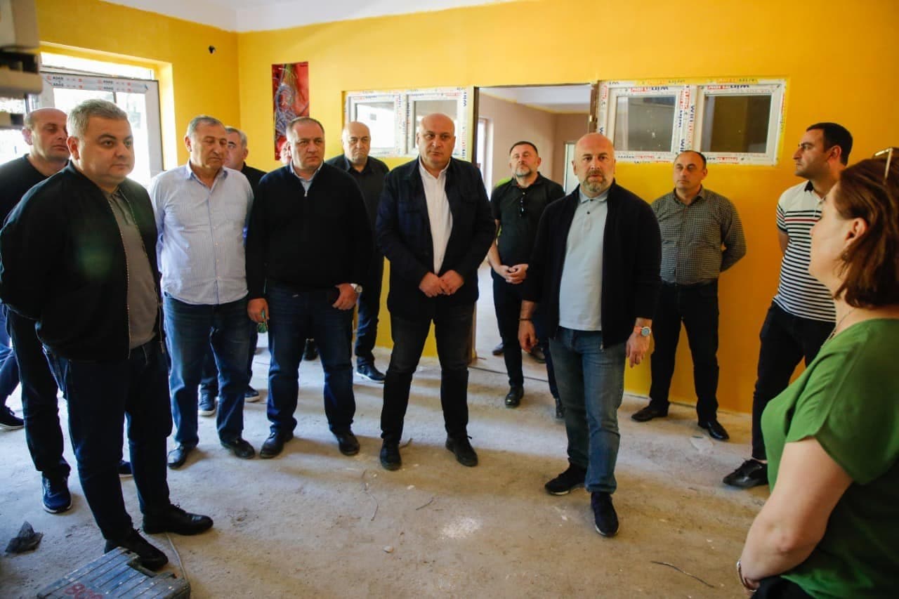 Frontnews image description