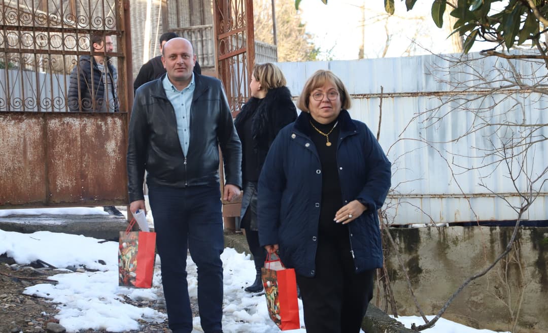 თერჯოლის მუნიციპალიტეტის მერის ინიციატივით, სოციალურად დაუცველ მრავალშვილიან ოჯახებს საახალწლო ნობათები გადაეცათ