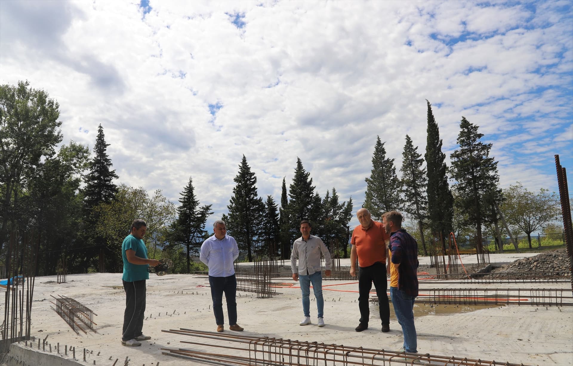 Frontnews image description