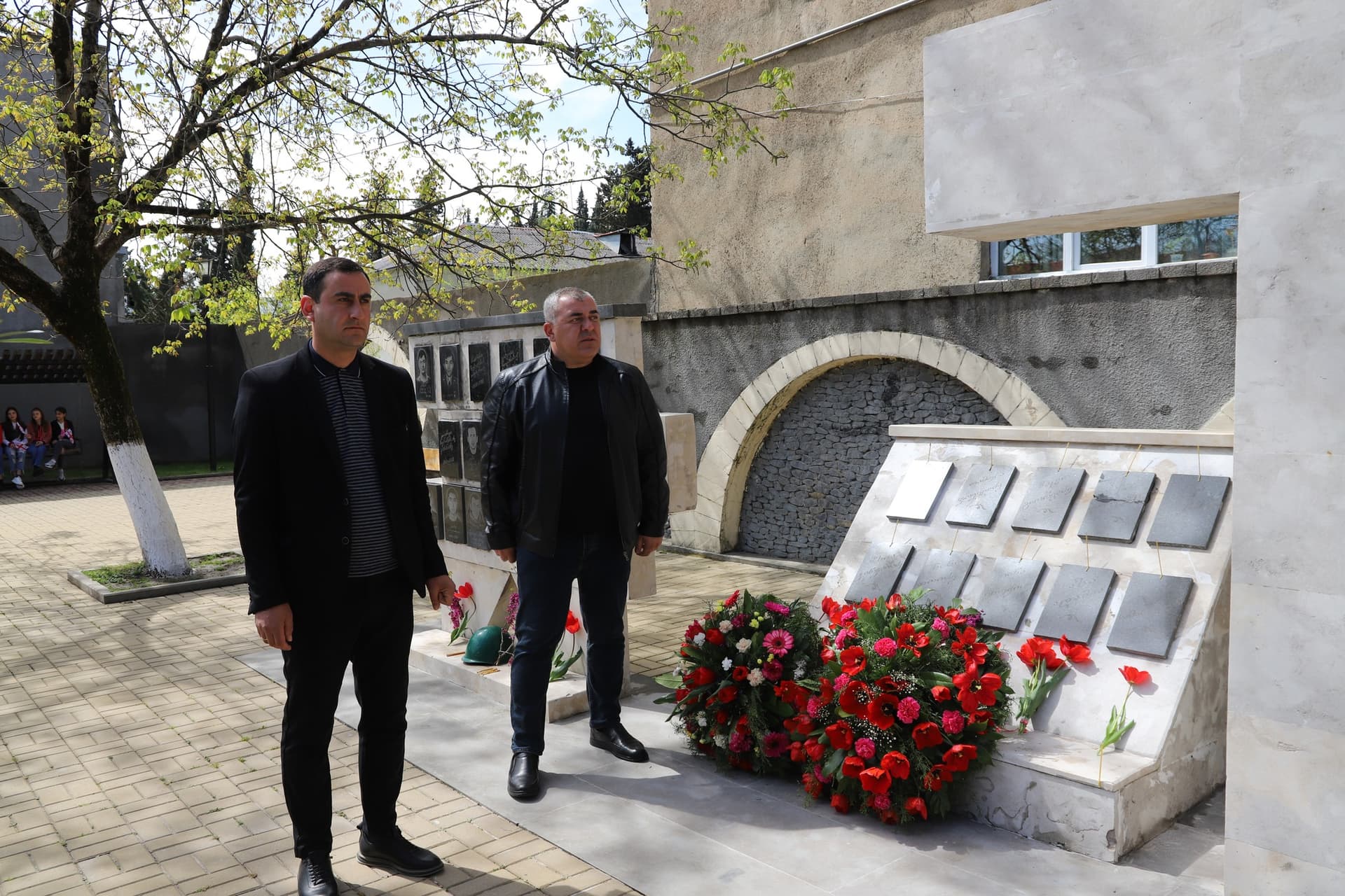 Frontnews image description