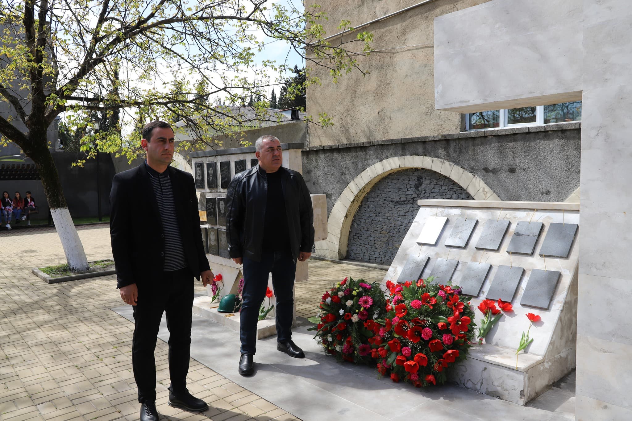 Frontnews image description