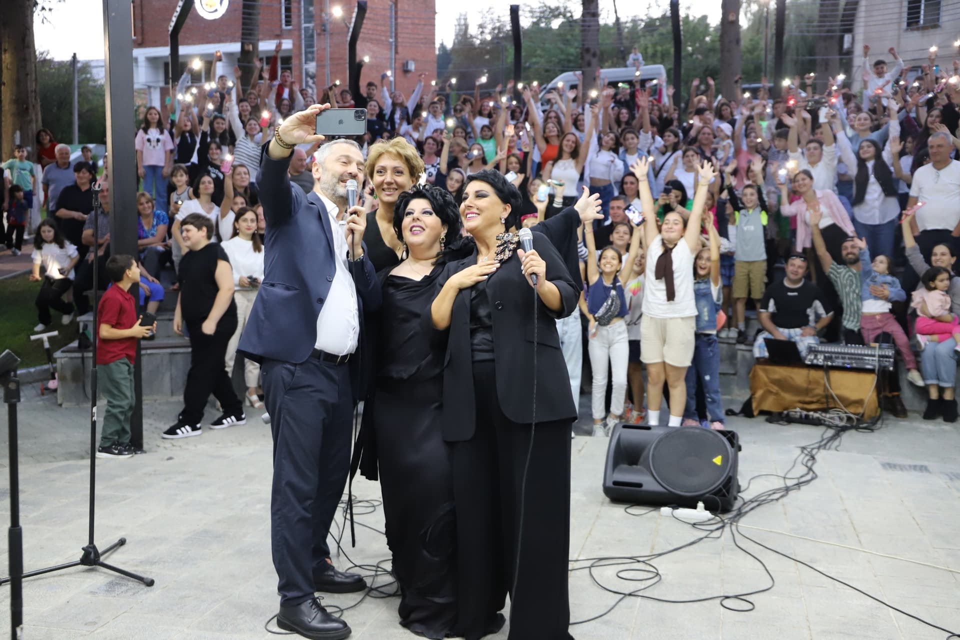 Frontnews image description