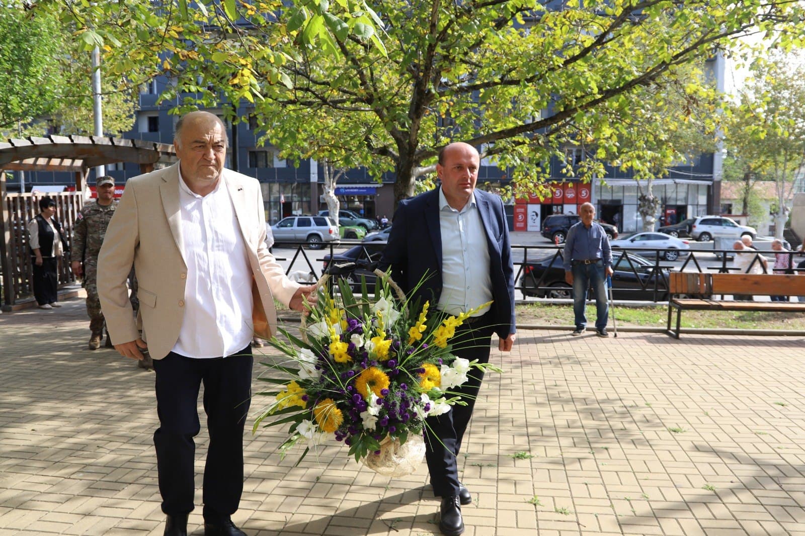 Frontnews image description