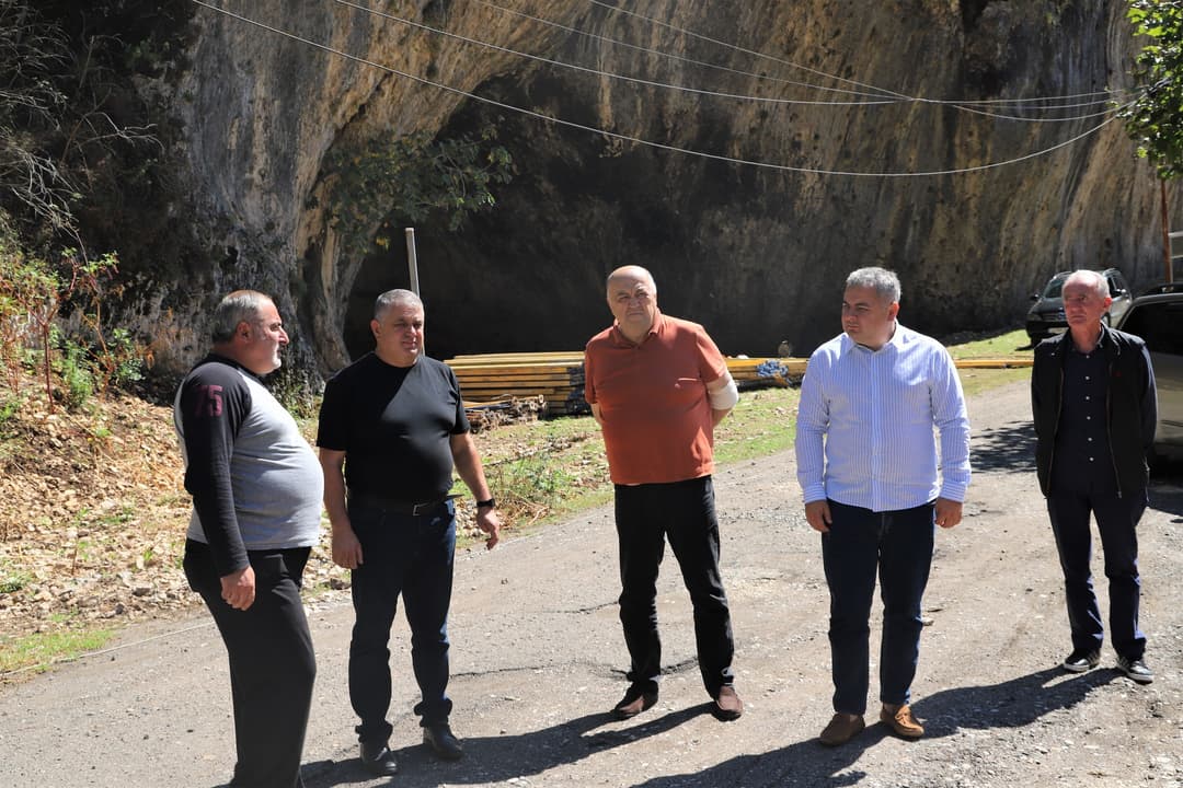 თერჯოლის მუნიციპალიტეტის მერმა მდინარე ძევრულას კარსტულ ხეობაში რეკრეაციული ზონის მოეწყობის სამუშაოები დაათვალიერა
