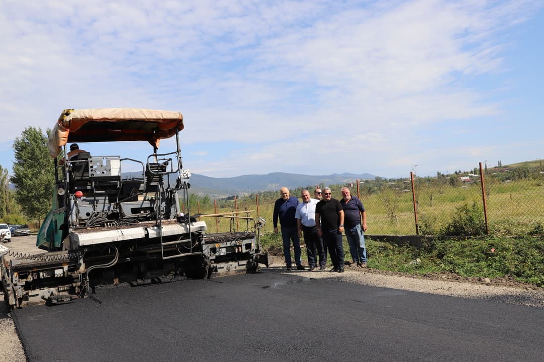 თერჯოლის მუნიციპალიტეტის მერმა ჩხარი-ეწრისა და ძევრის დამაკავშირებელი საავტომობილო გზის მშენებლობა დაათვალიერა