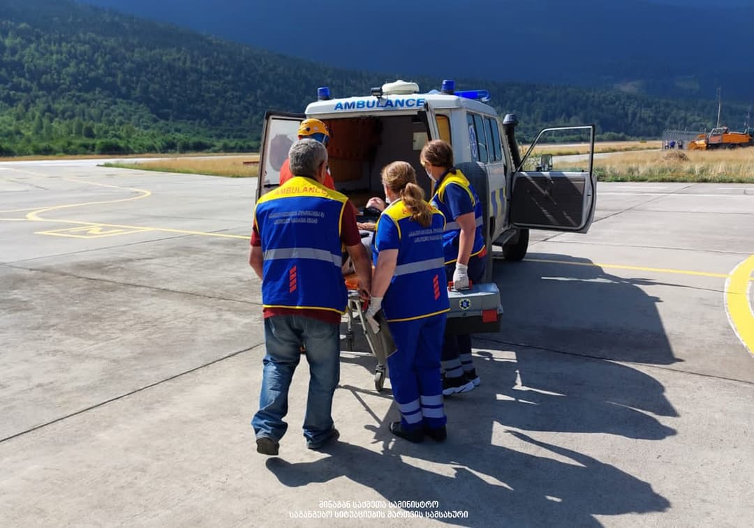 თეთნულდზე ნაპრალში გადავარდნილი ტურისტი გარდაიცვალა