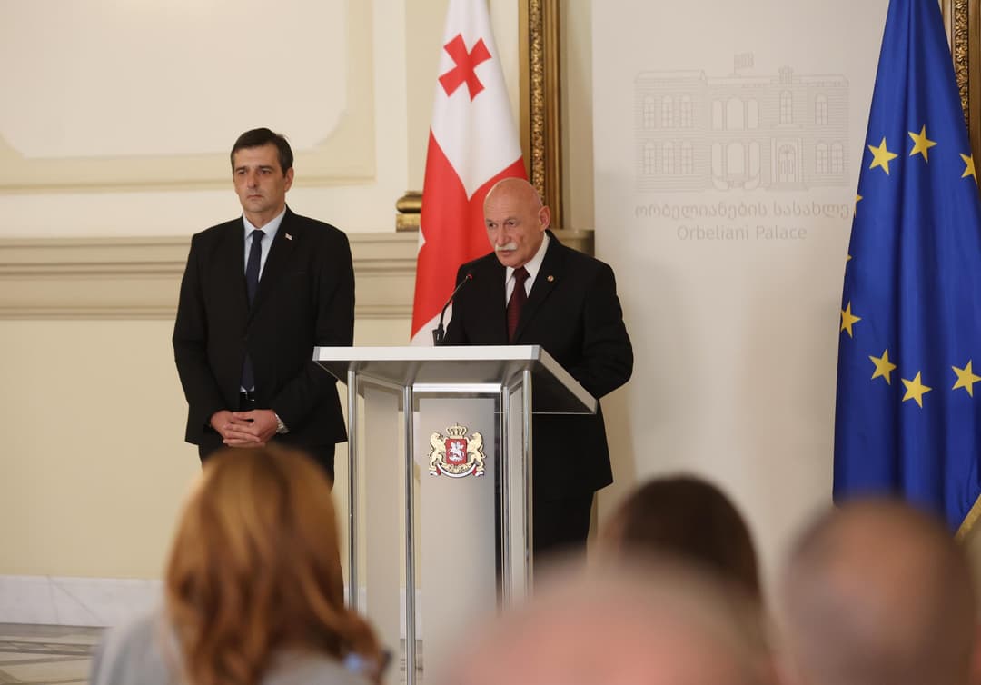 სალომე ზურაბიშვილმა საქართველოს თავდაცვის კოდექსს ხელი მოაწერა