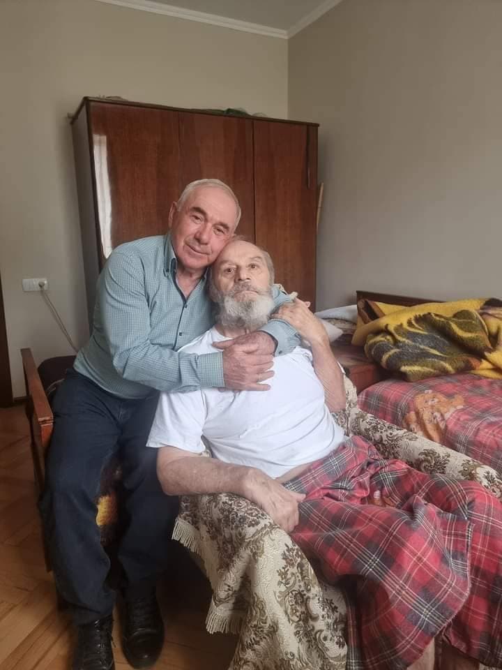 Frontnews image description