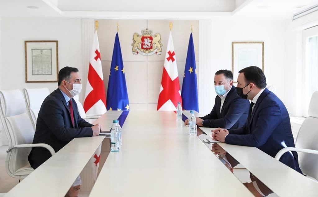 Frontnews image description