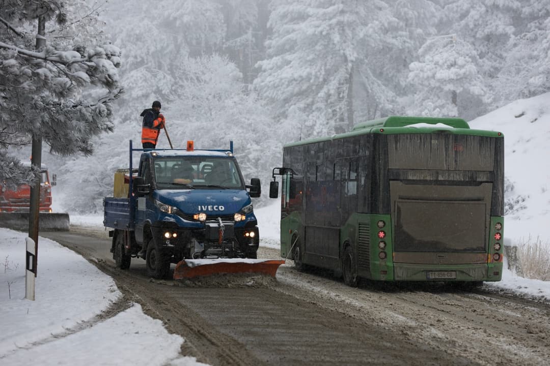 მერიის ინფორმაციით, დედაქალაქში გზის გაწმენდის სამუშაოები გრძელდება