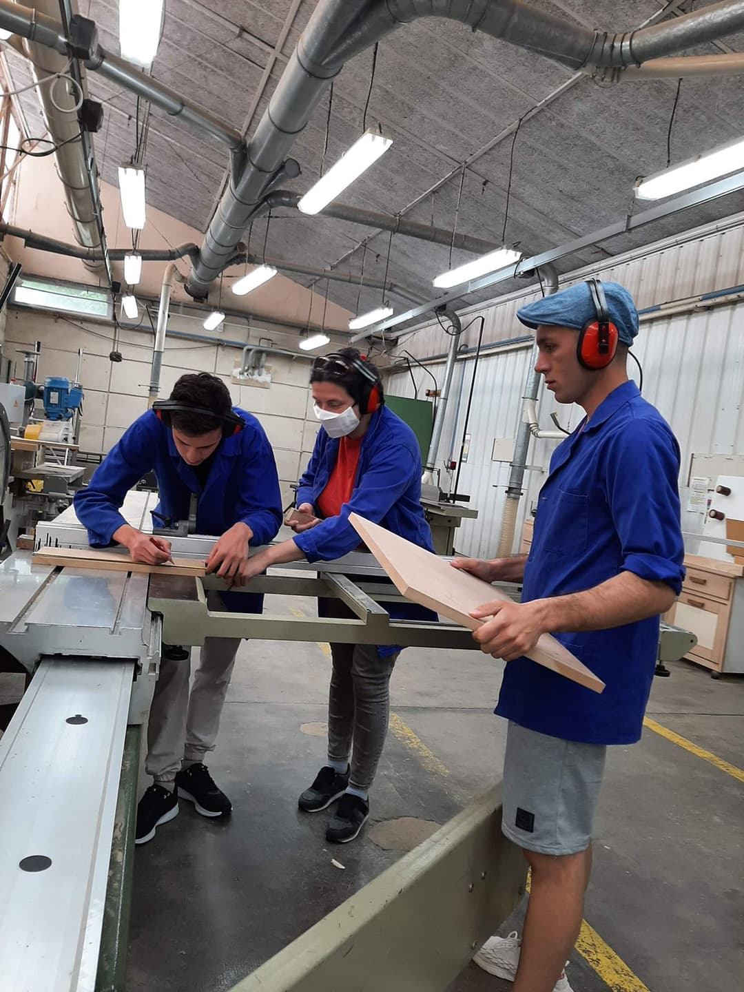 კოლეჯ “იბერიას” ხის მხატვრული დამუშავების პროფესიულ სტუდენტს ფრანგმა ექსპერტებმა 10-დღიანი ტრენინგი ჩაუტარეს