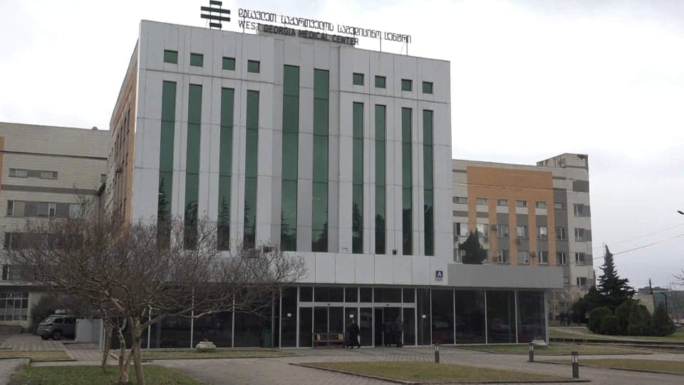 კლინიკაში 19 წლის გარდაცვლილი ქალის ოჯახის ბრალდებებს უარყოფენ