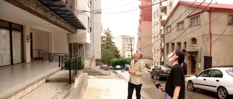 “მთავარი არხის” ჟურნალისტსა და “ნაციონალური მოძრაობის” წევრს ინტერვიუს ჩაწერის დროს წყალი გადაასხეს