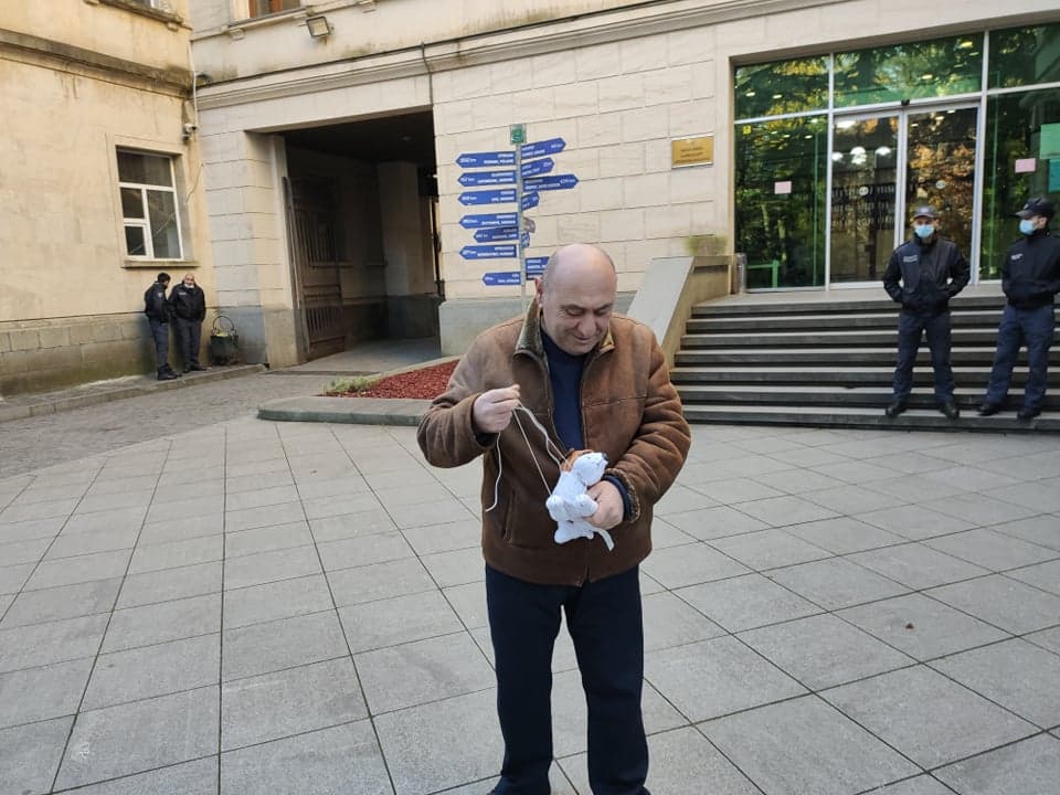 გოგი წულაია – ხელისუფლებაში ჰყავთ თოჯინები, მონები ბიძინა ივანიშვილის, ყველა ამოიცნობს თავის თავს ამ ფინიაში