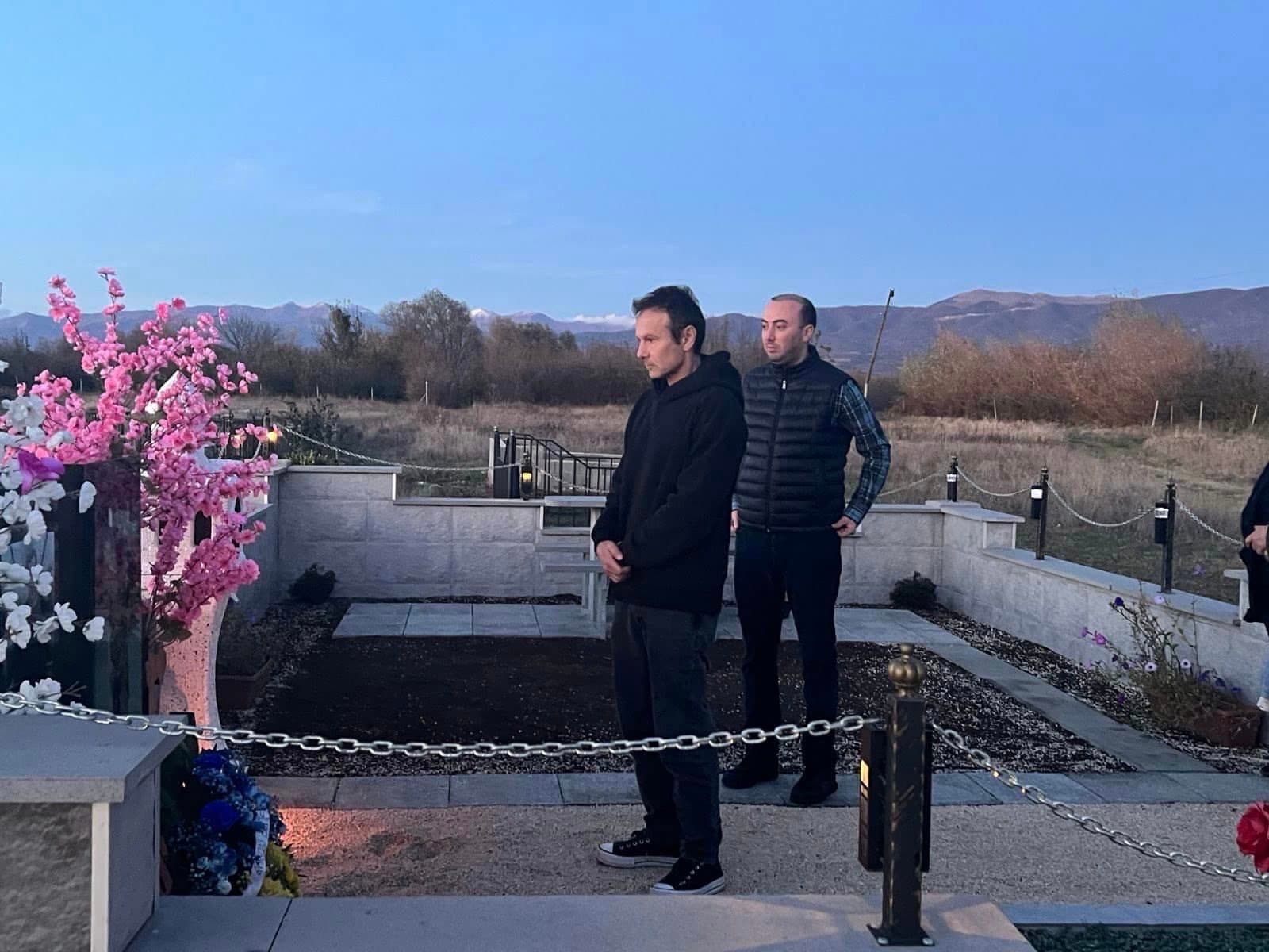 Frontnews image description