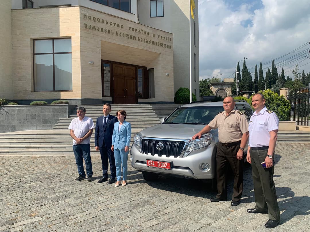 Latvian Embassy in Georgia gifts car to Ukrainian armed forces