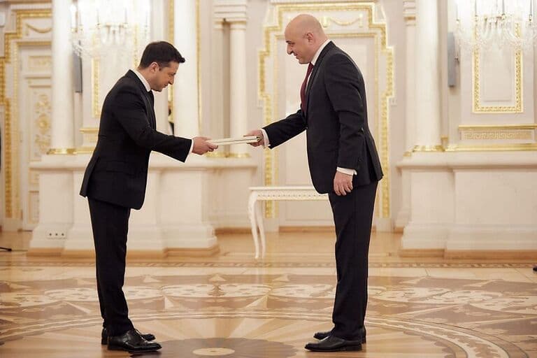 საქართველოს ელჩმა უკრაინის პრეზიდენტს რწმუნებათა სიგელები გადასცა