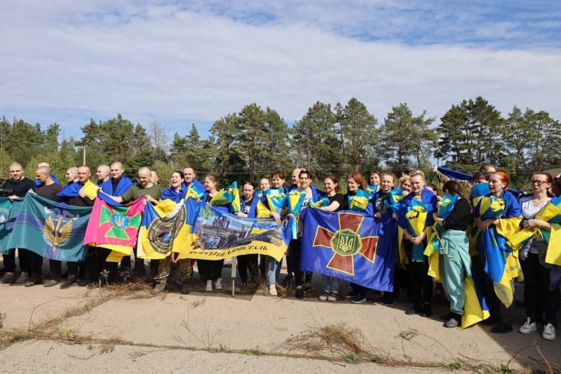 Ukraine secures return of 49 servicemembers, civilians from Russian captivity