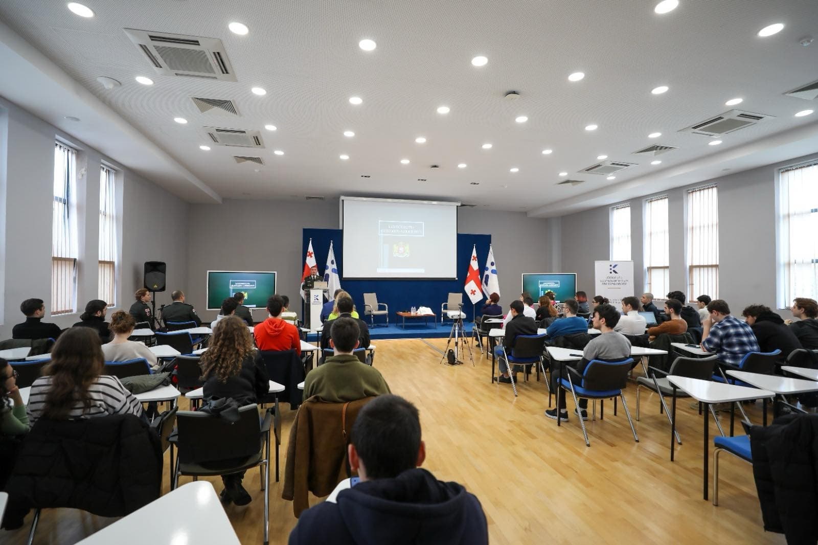 Frontnews image description