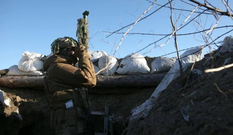 Canada deploys special forces, while UK supplies Ukraine with anti-tank weapons
