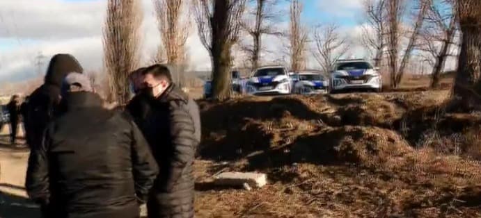 ორხევის დასახლებაში უკანონოდ აშენებული საცხოვრელი სახლების დემონტაჟი მიმდინარეობს