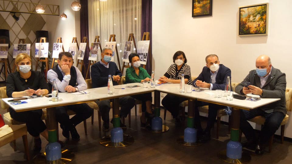 Frontnews image description