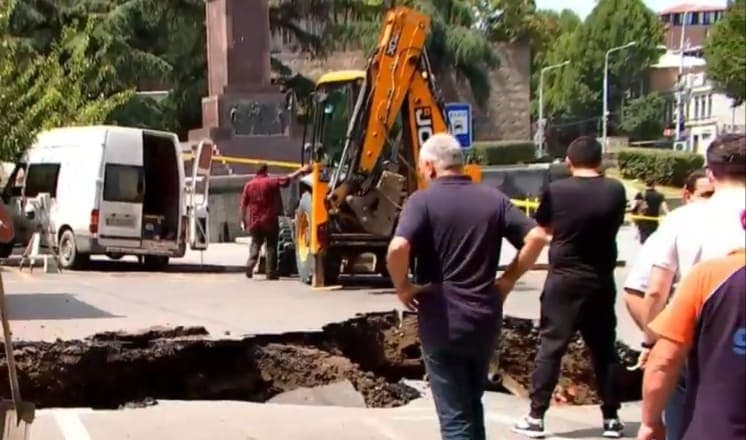 Frontnews image description