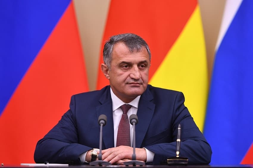 De facto Tskhinvali president: S. Ossetians to receive Russian citizenship in a simplified manner