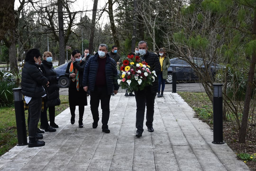 წყალტუბოში სახელწიფო დროშები დაშვებულია