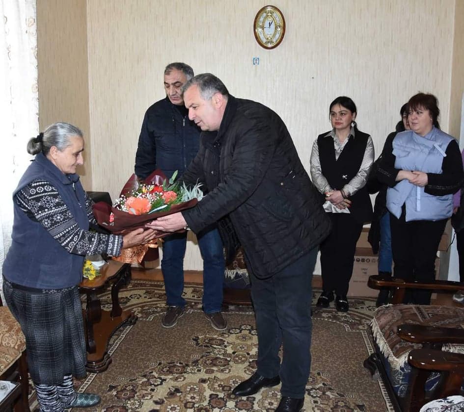 Frontnews image description