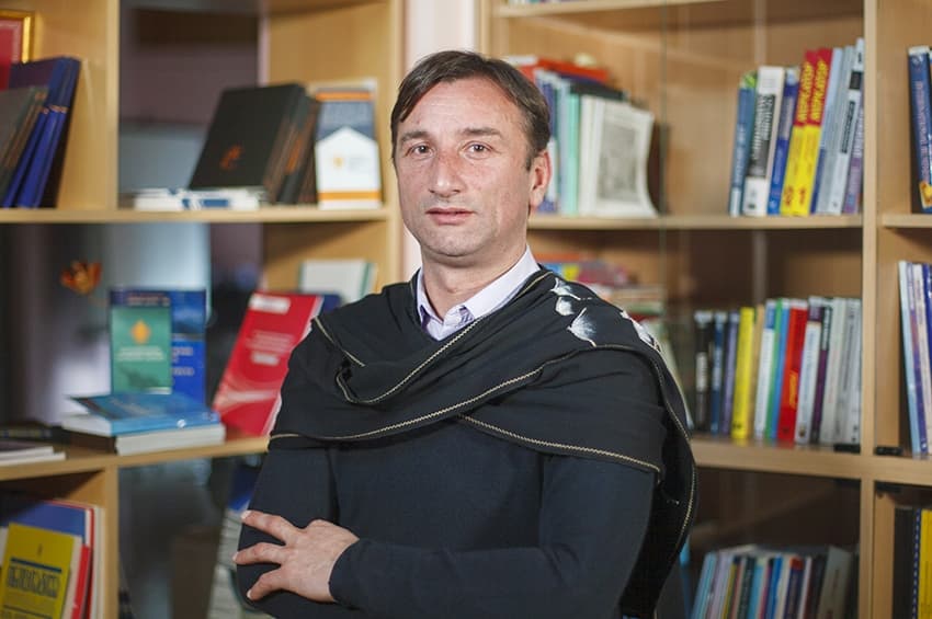 ლადო აფხაზავა – უკრაინის დასახმარებლად გავყიდე დედის ბეჭედი და ჩემი ჯილდოს მონეტა, რომელიც ზვიად კორძაძემ იყიდა, თანხა დარიცხა, თუმცა ნივთები არ გაგვაგზავნინა