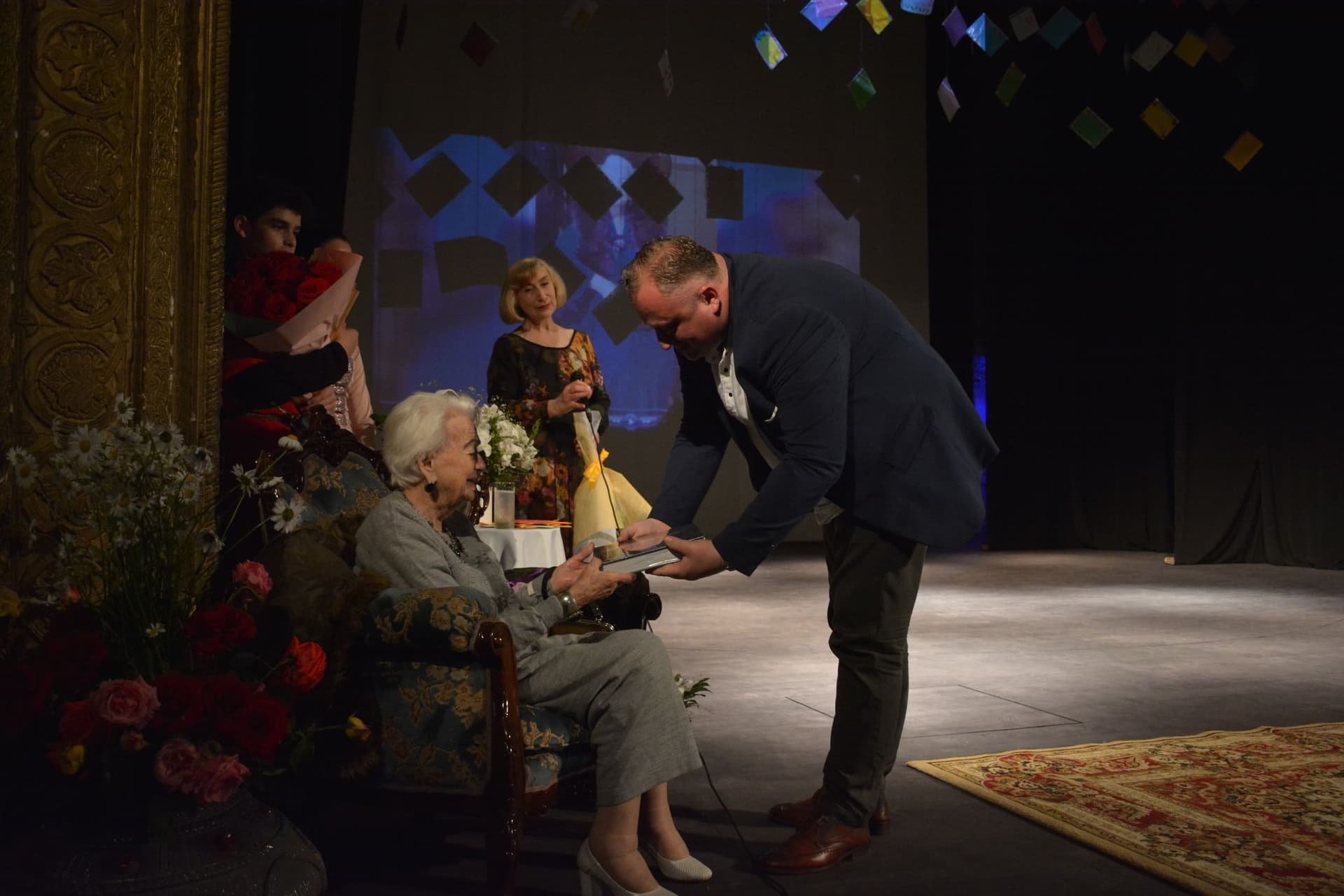 Frontnews image description