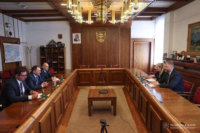 Frontnews image description