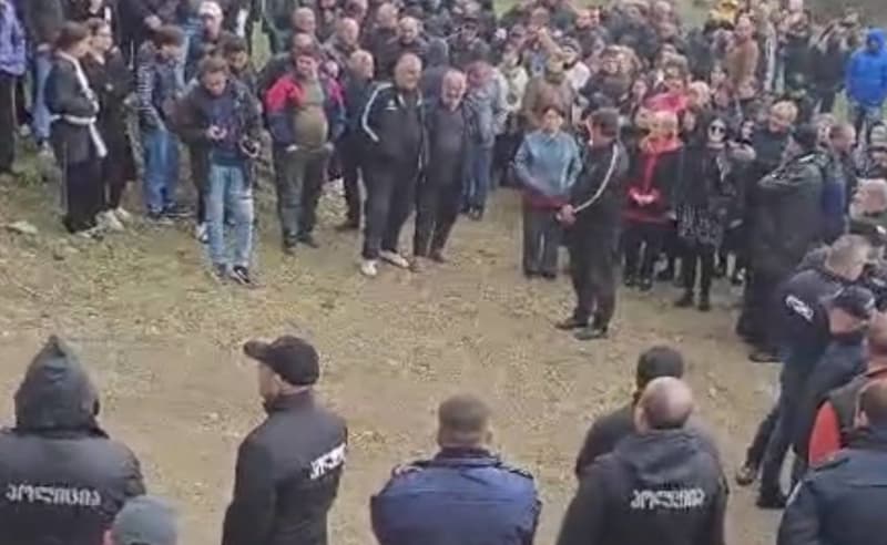 Orthodox in Southern Georgia protest against frequent Muslim gathering for prayer in local house