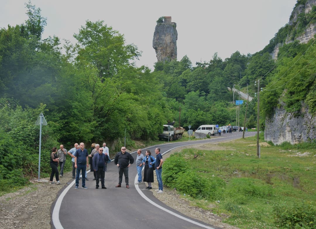 კაცხის სვეტთან მისასვლელ საავტომობილო გზას რეაბილიტაცია ჩაუტარდა