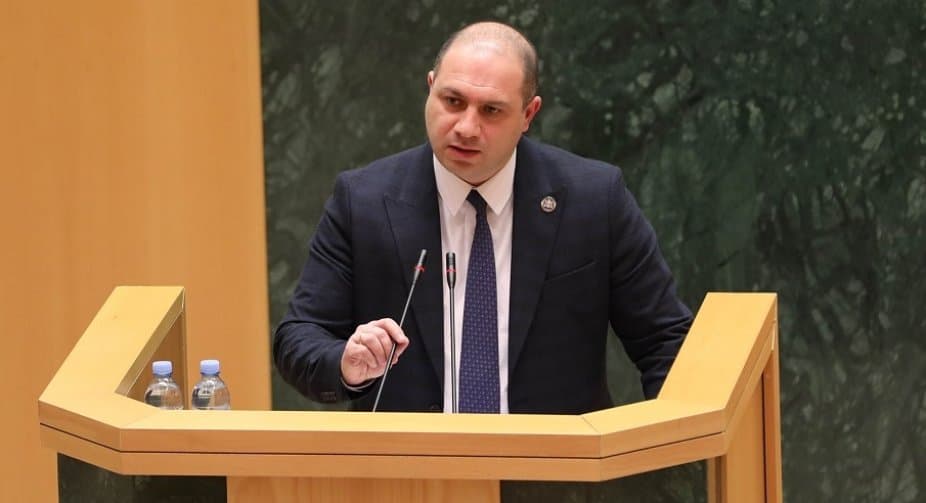 გივი მიქანაძე – ვინმემ შეიძლება დაიჯეროს, რომ რუსეთიდან ასეთი დიდი ოდენობის თანხები დღეს ერიცხებოდეს საქართველოში ადამიანს, რომელიც აქტიურ პოლიტიკურ ცხოვრებას ეწევა და ეს იყოს მხოლოდ კულტურულ აქტივობებთან დაკავშირებული?