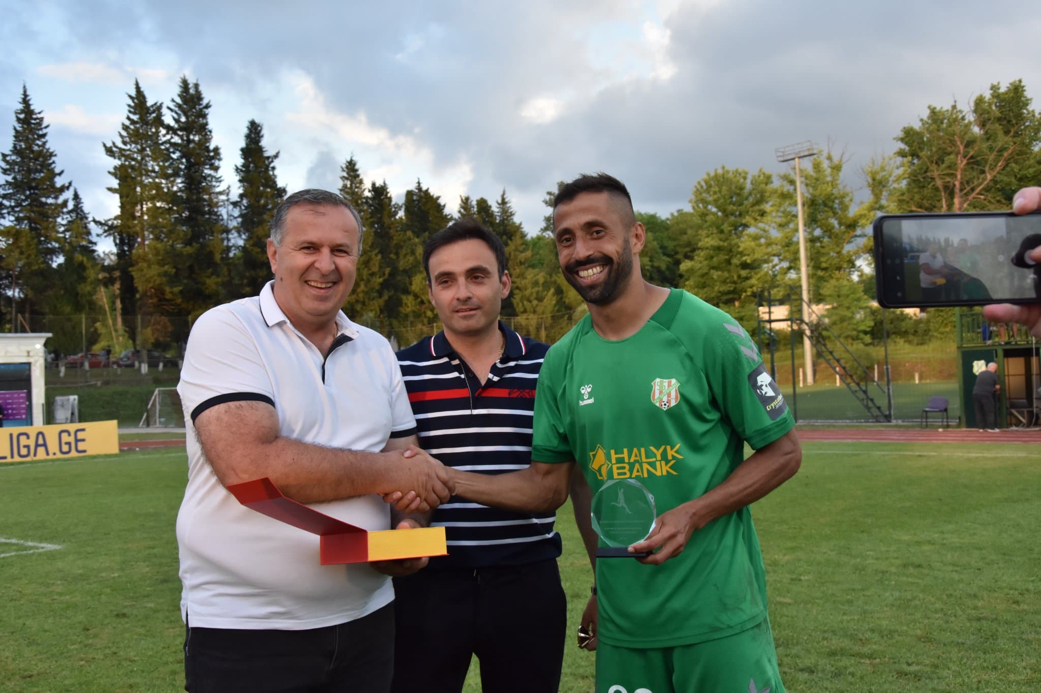 Frontnews image description