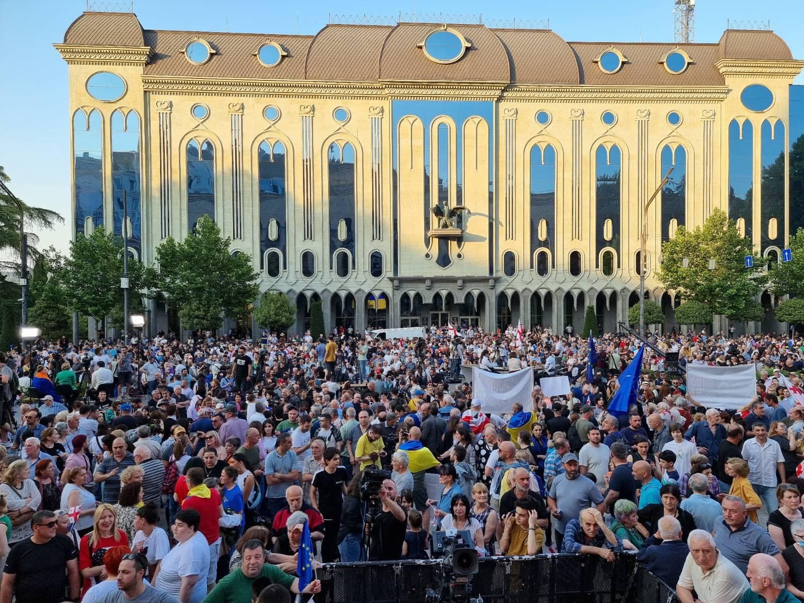 Frontnews image description