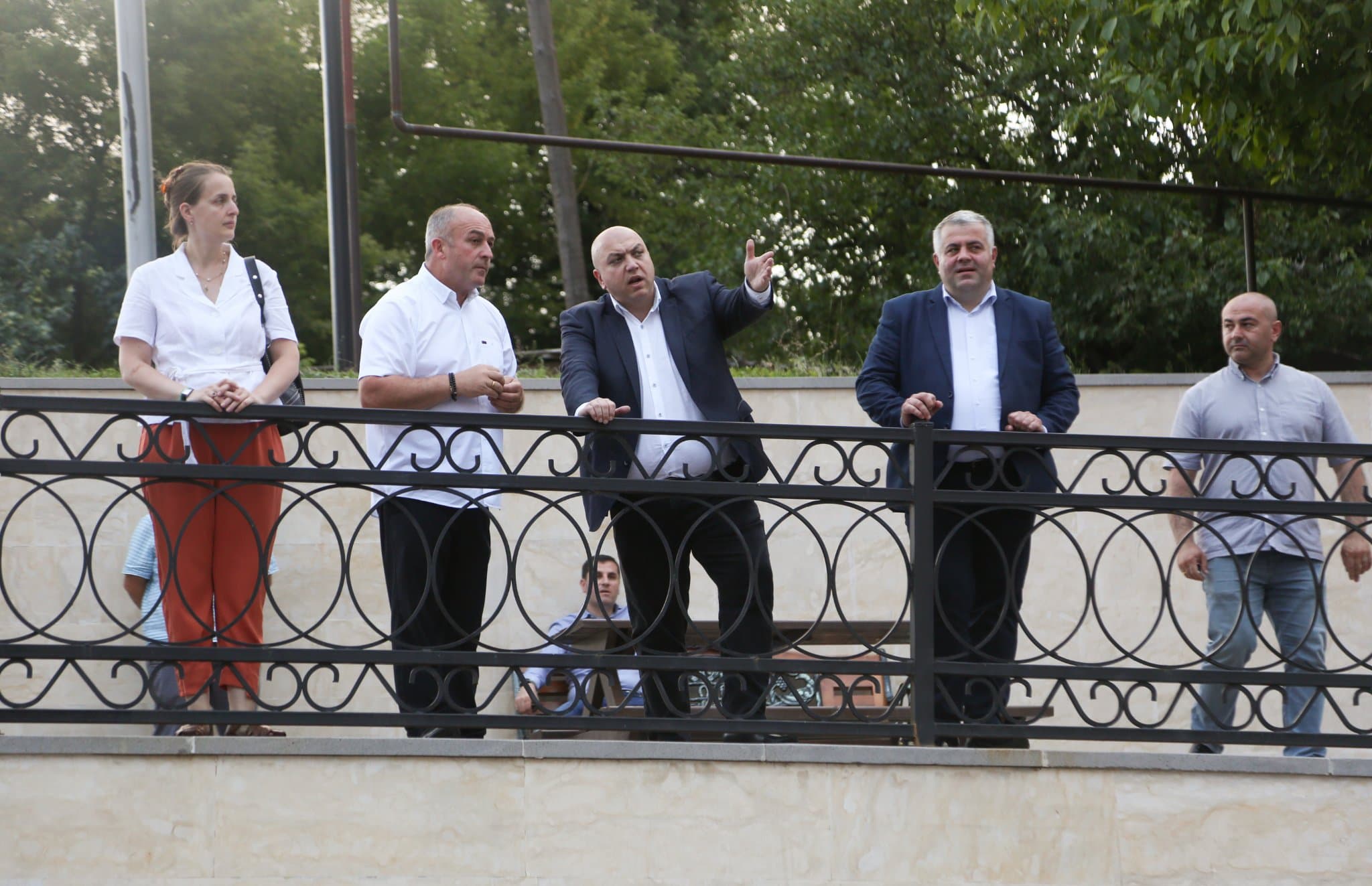 Frontnews image description