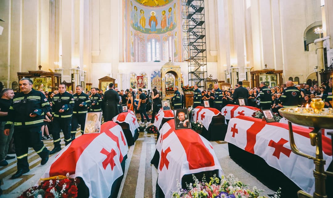 გუდაურთან დაღუპულები სამხედრო პატივით დაკრძალეს