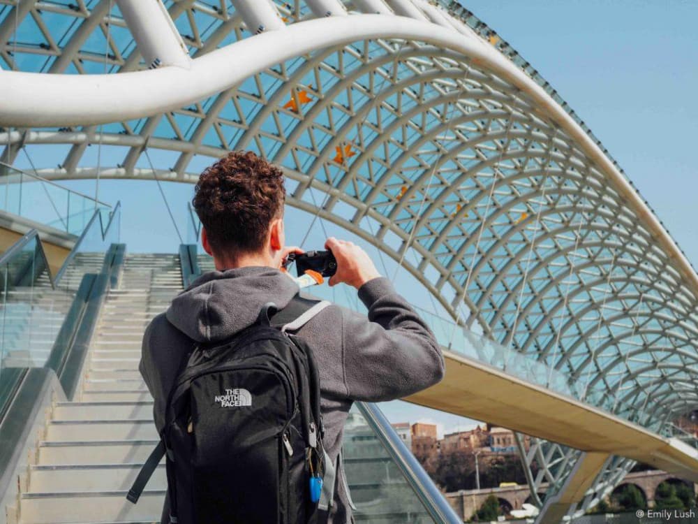 Frontnews image description