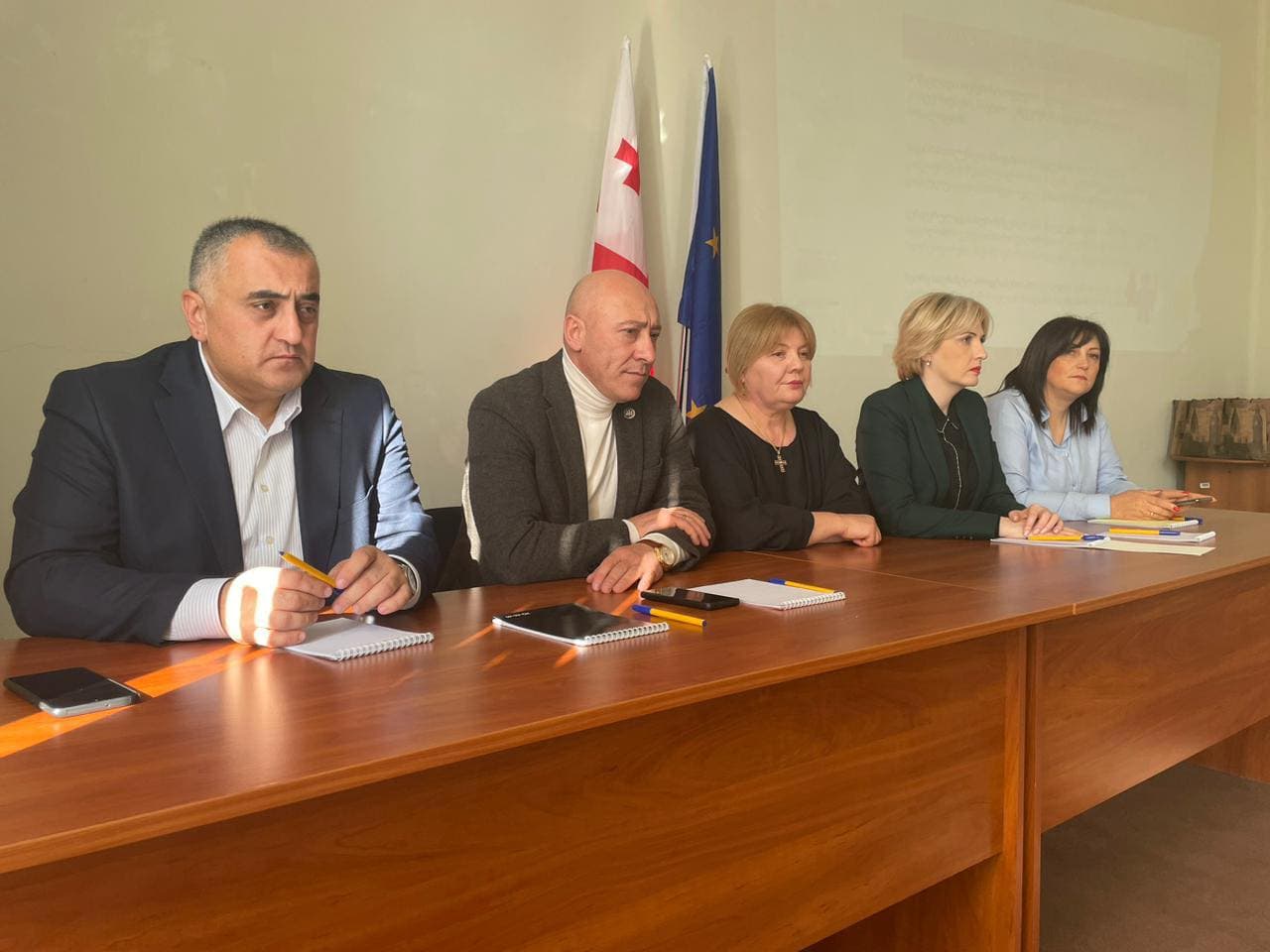 Frontnews image description