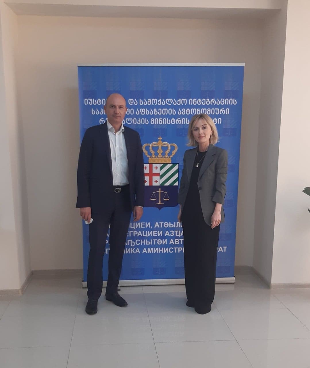 Frontnews image description