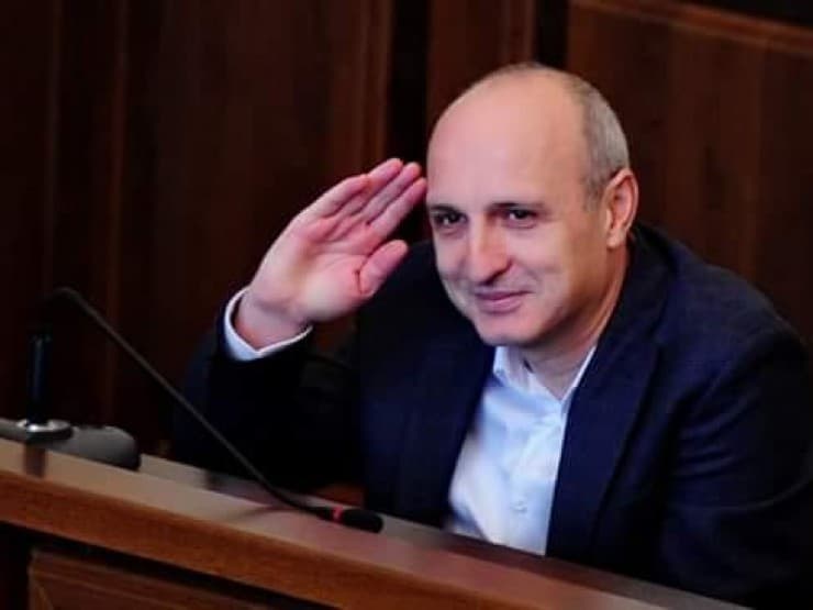 Frontnews image description