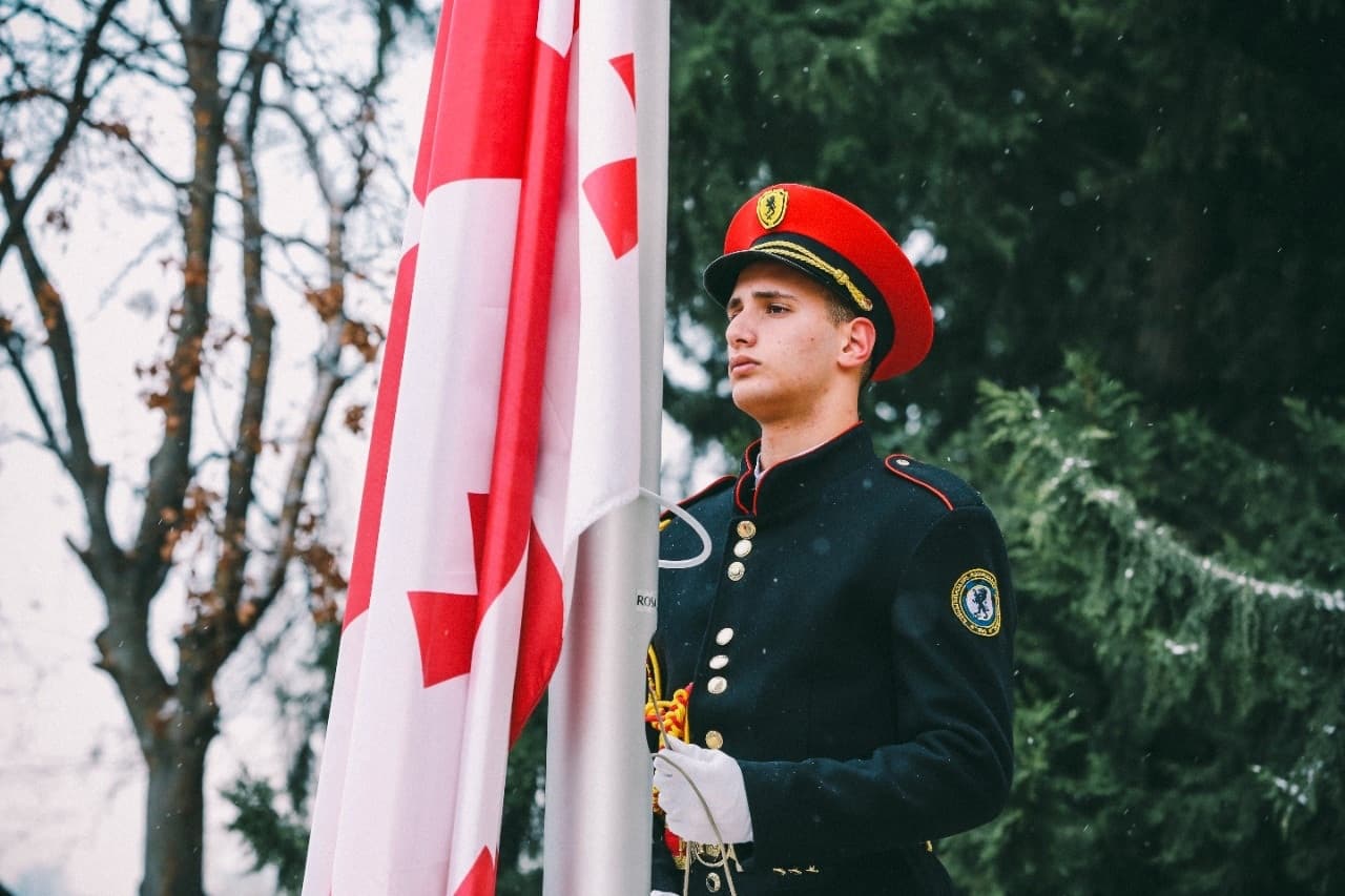 Frontnews image description