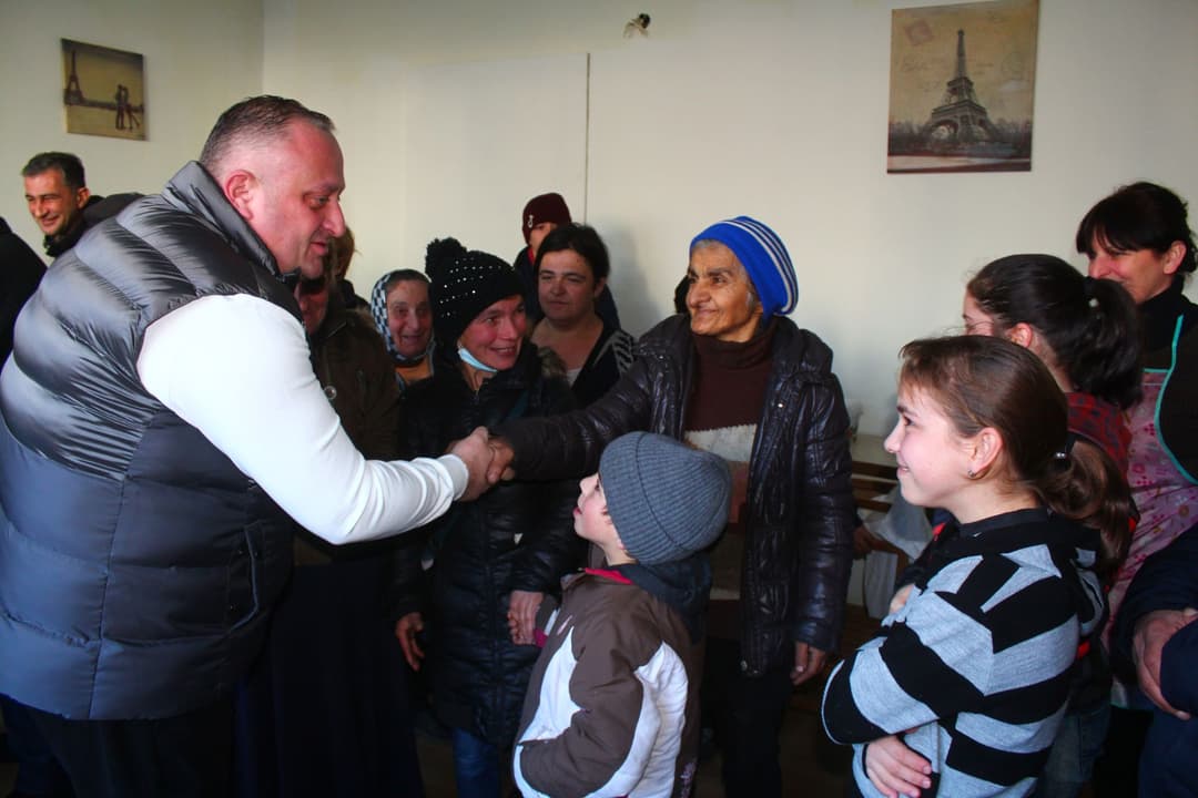 ჭიათურის მერმა ნათლისღება უფასო სასადილოს ბენეფიციარებს მიულოცა