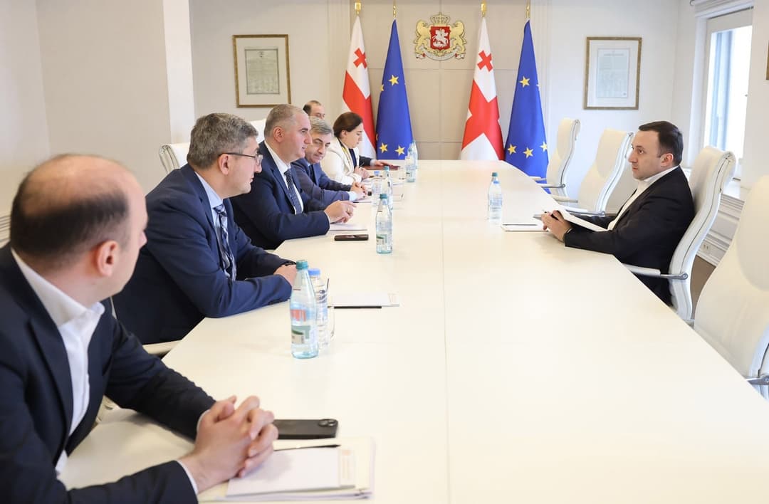 ირაკლი ღარიბაშვილმა ფინანსთა მინისტრთან და მოადგილეებთან სამუშაო თათბირი გამართა